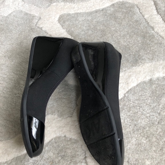 Anne Klein womens Timeout Wedge Pump, size 8.5 - Picture 5 of 5